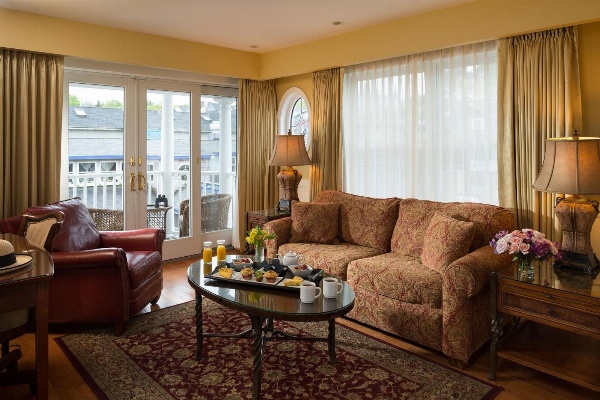 Grand Harbor Inn image 1